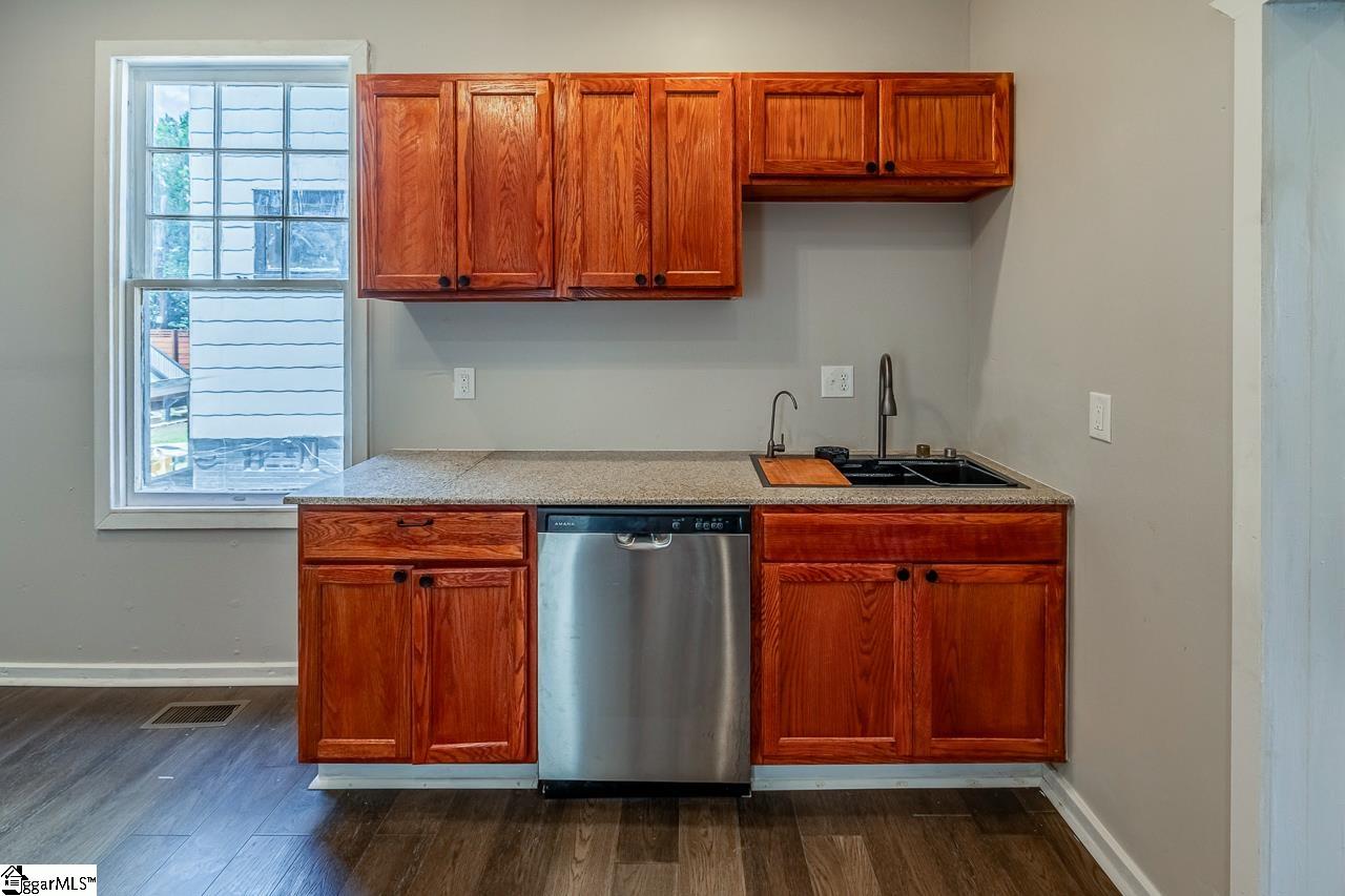 536 Peronneau Street, Unit B Spartanburg, SC 29306 - Photo 11 of 33