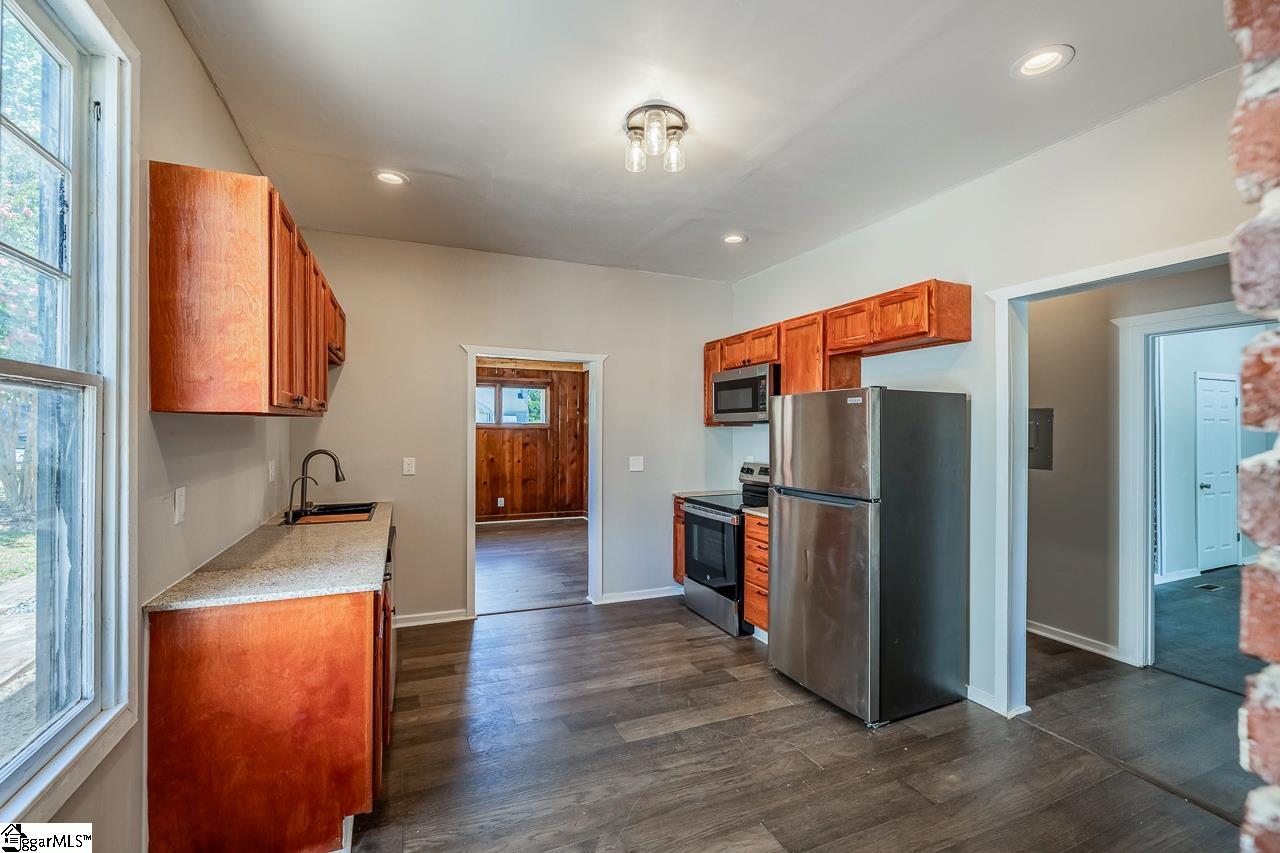 536 Peronneau Street, Unit B Spartanburg, SC 29306 - Photo 12 of 33