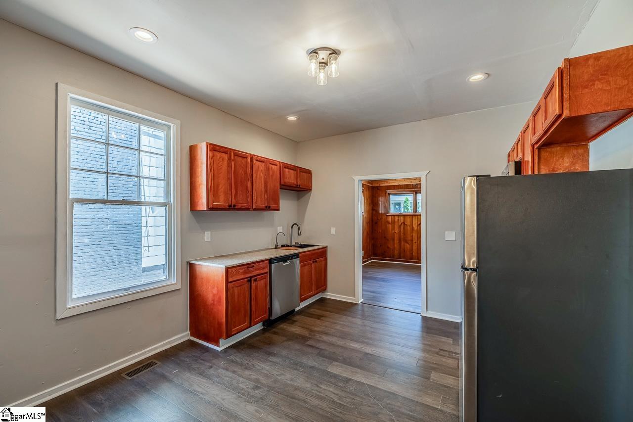 536 Peronneau Street, Unit B Spartanburg, SC 29306 - Photo 13 of 33