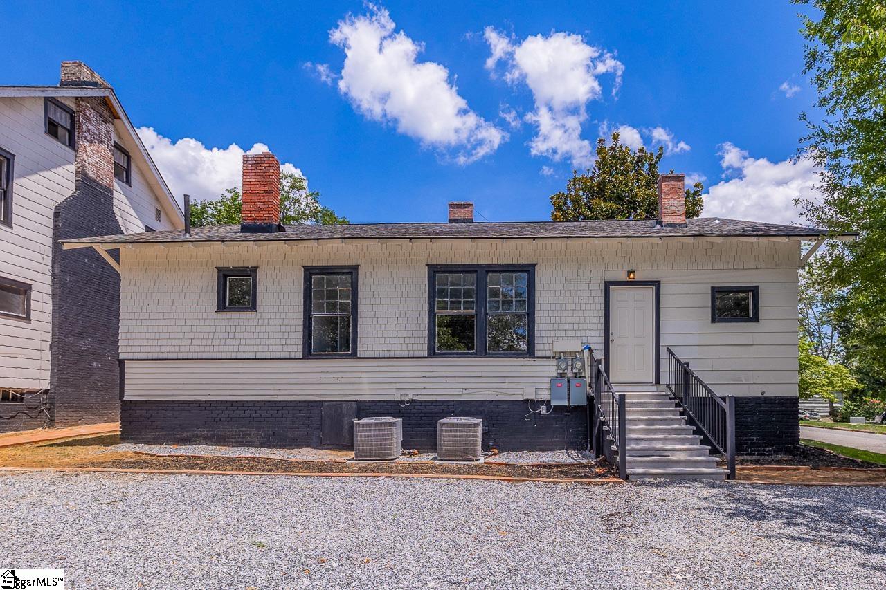 536 Peronneau Street, Unit B Spartanburg, SC 29306 - Photo 2 of 33