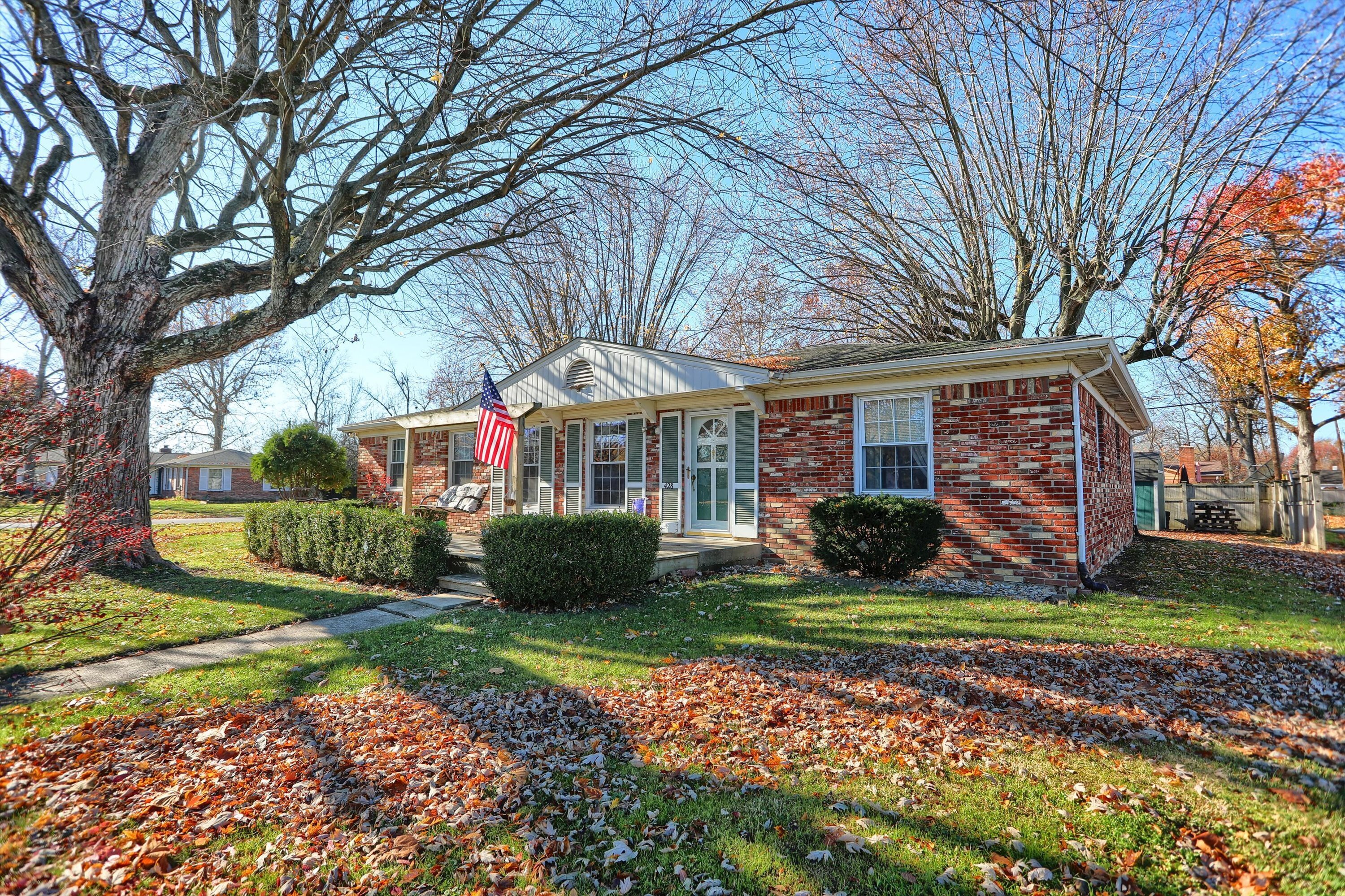 428 North Girls School Road Indianapolis, IN 46214 - Photo 2 of 34