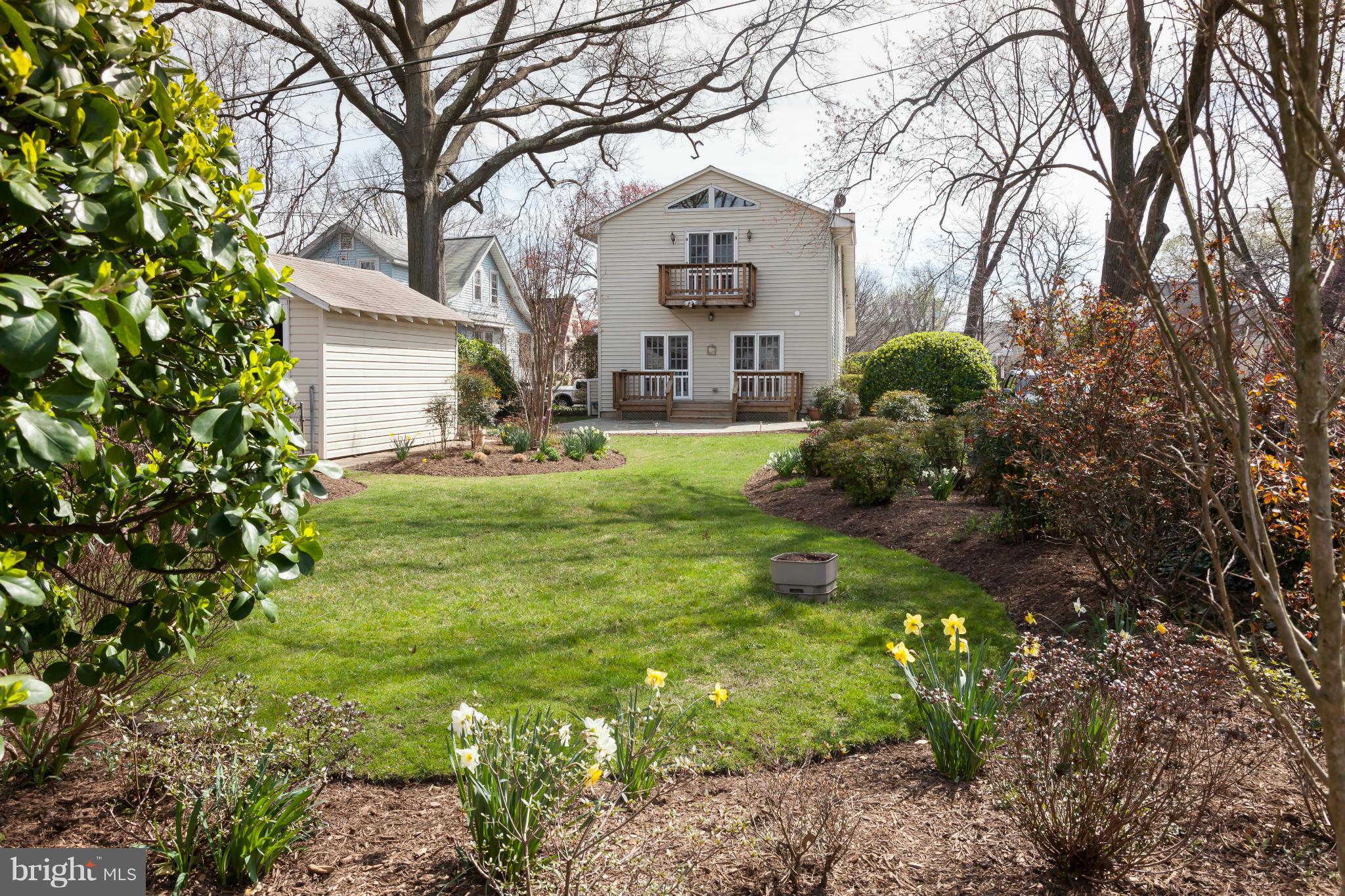 2531 Key Boulevard Arlington, VA 22201 - Photo 2 of 19 a front view of a house with garden