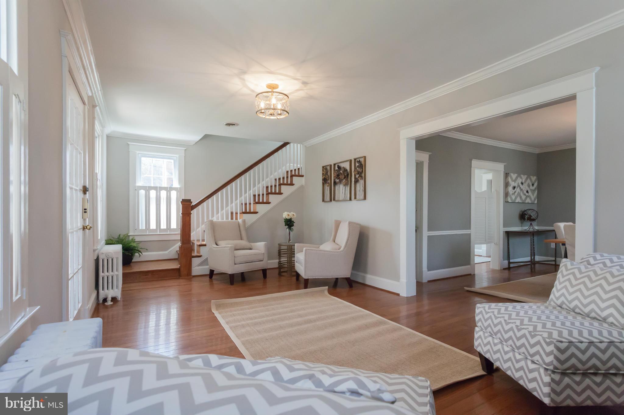 2531 Key Boulevard Arlington, VA 22201 - Photo 5 of 19 a living room with furniture and a table