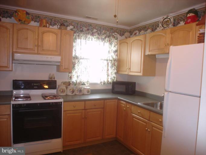 3 Lingate Road Owings Mills, MD 21117 - Photo 5 of 8 Kitchen