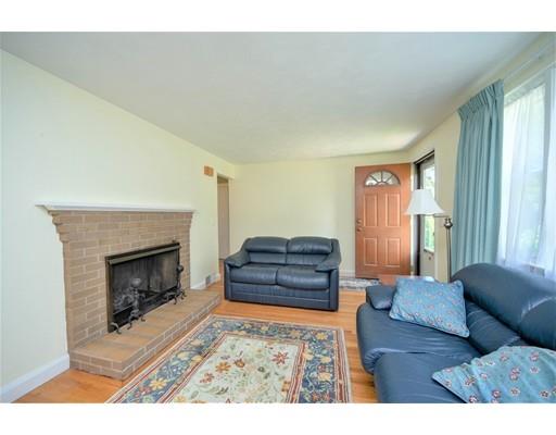 9 Oak Ridge Drive Clinton, MA 01510 - Photo 9 of 32 Gallery Image 9