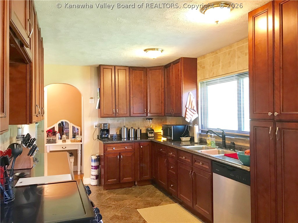 5284 Charleston Road Ripley, WV 25271 - Photo 10 of 19 Gallery Image 10