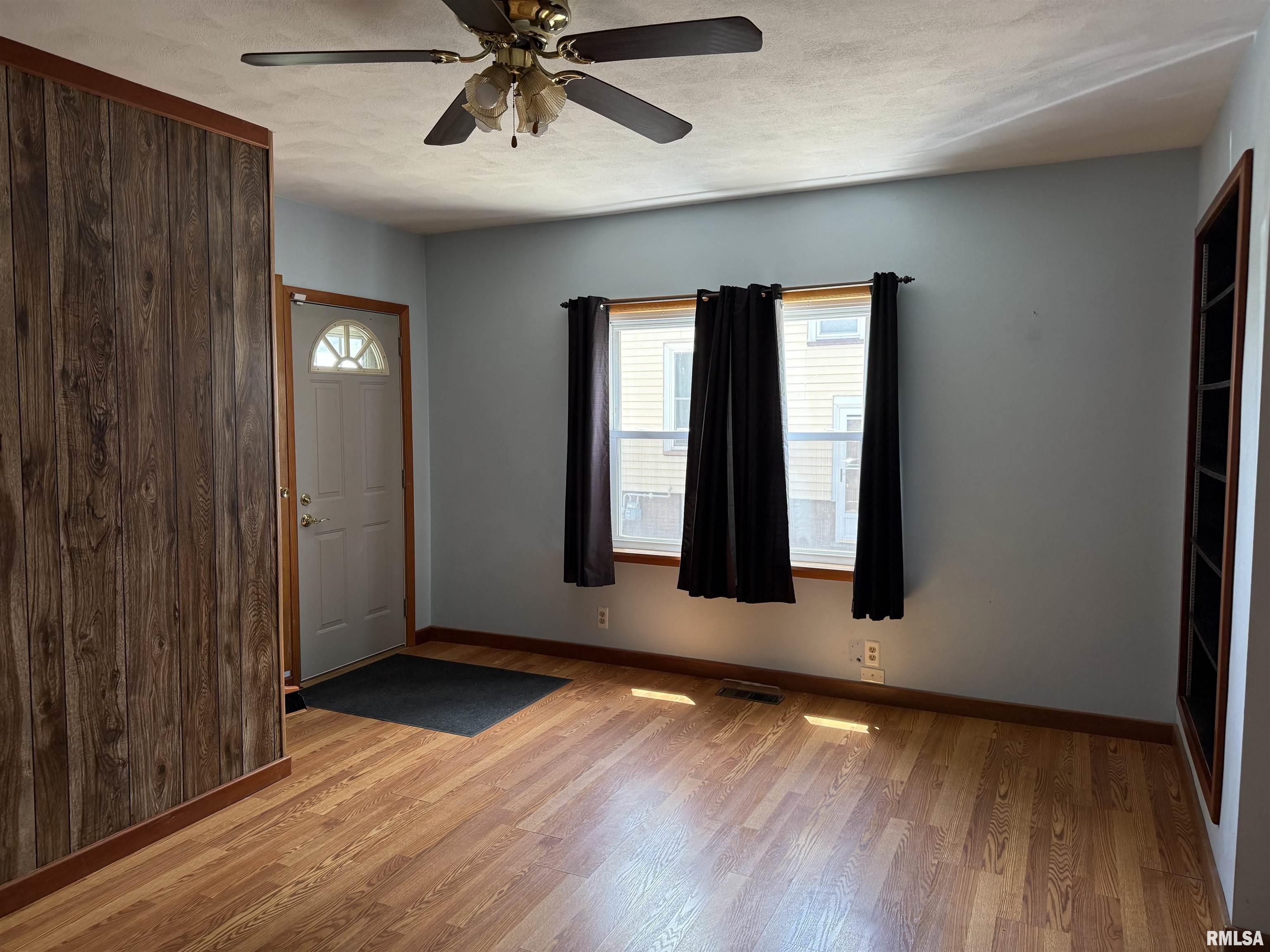 528 North Ave A Canton, IL 61520 - Photo 11 of 23