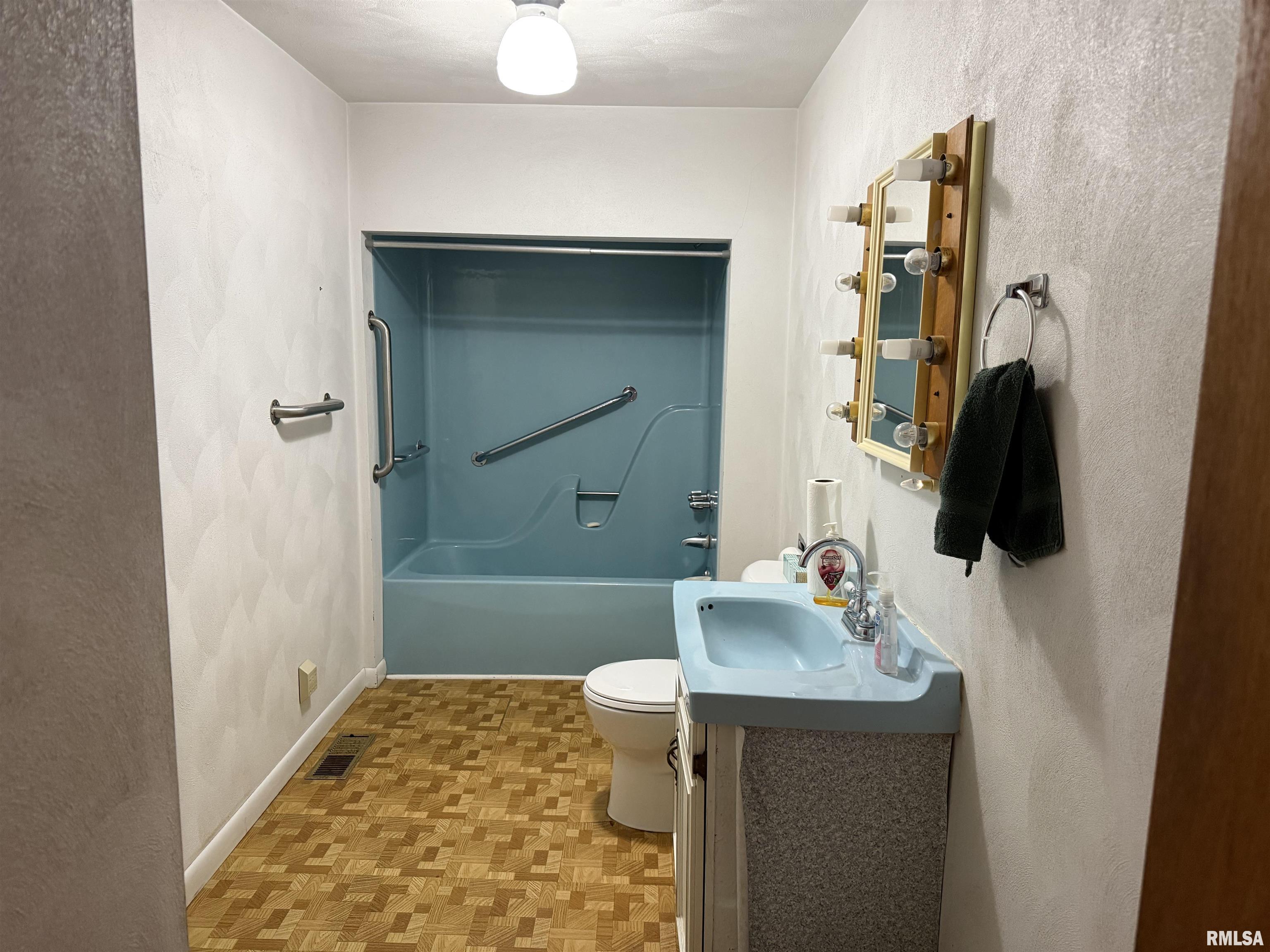 528 North Ave A Canton, IL 61520 - Photo 13 of 23