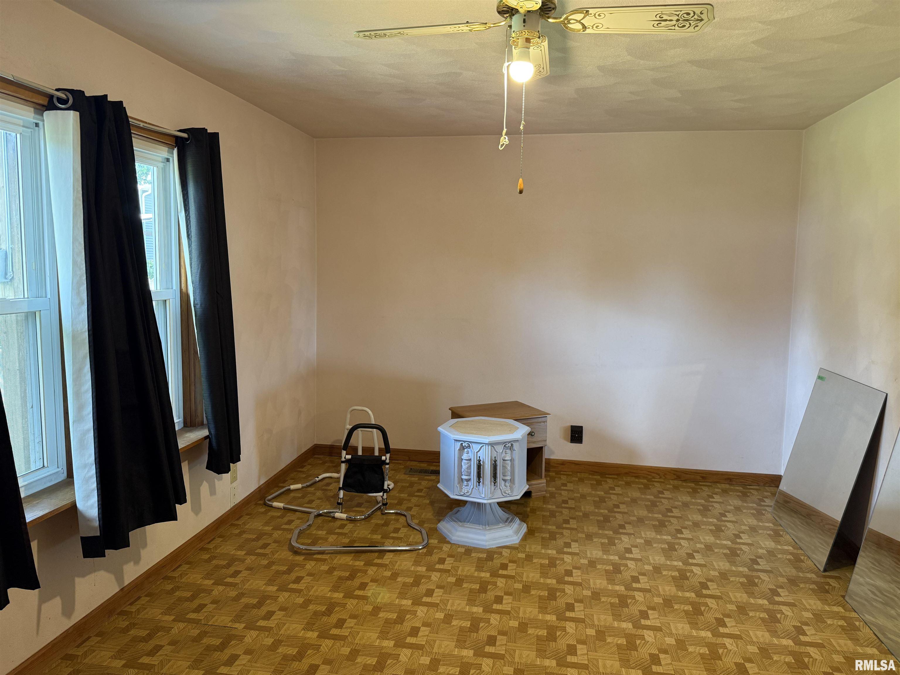 528 North Ave A Canton, IL 61520 - Photo 14 of 23