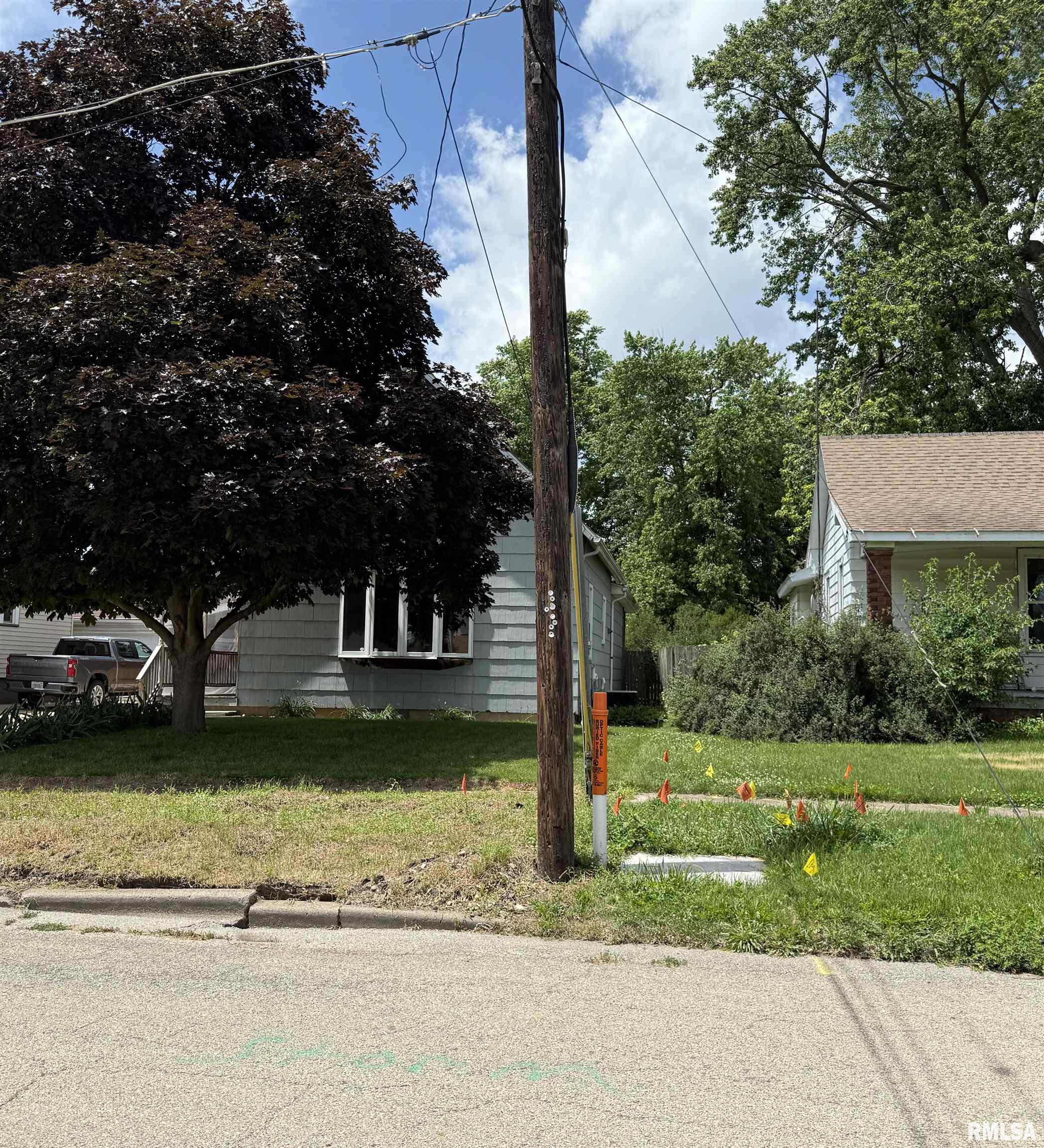 528 North Ave A Canton, IL 61520 - Photo 2 of 23