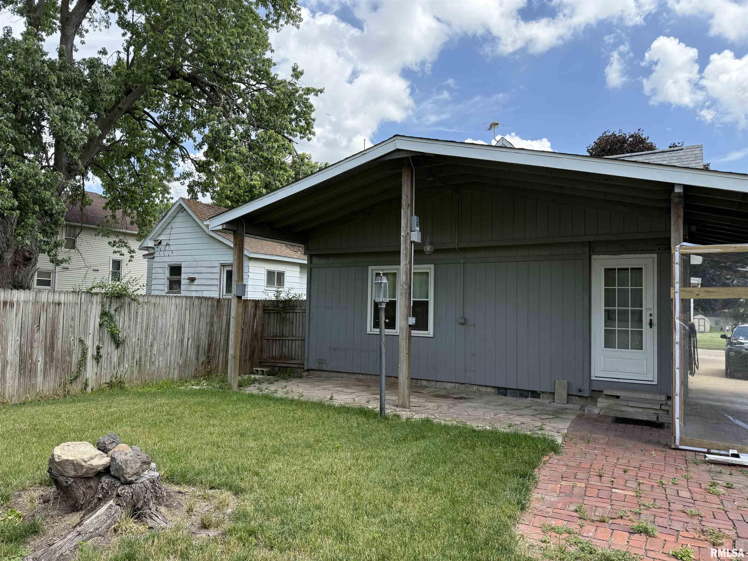 528 North Ave A Canton, IL 61520 - Photo 4 of 23