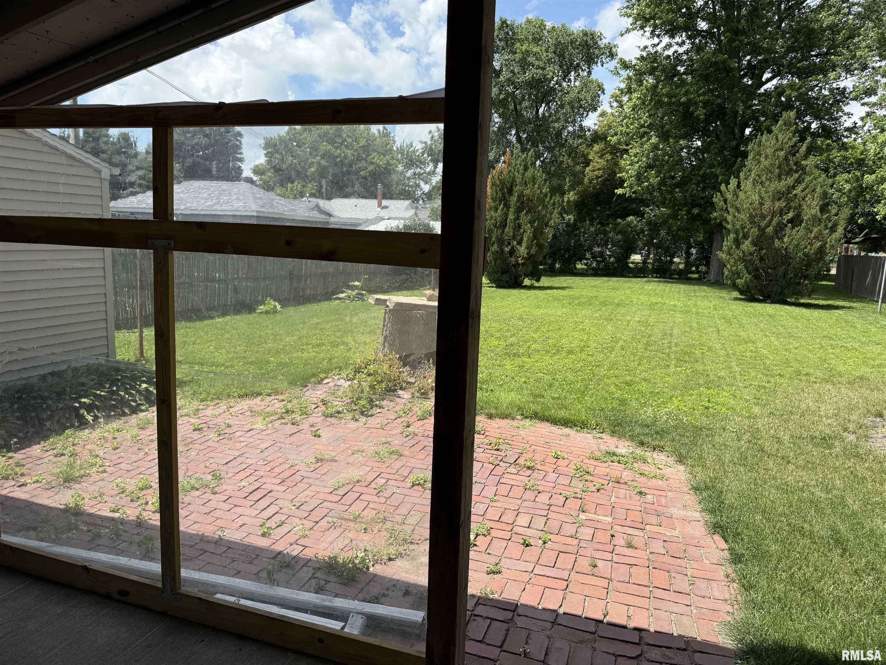 528 North Ave A Canton, IL 61520 - Photo 5 of 23