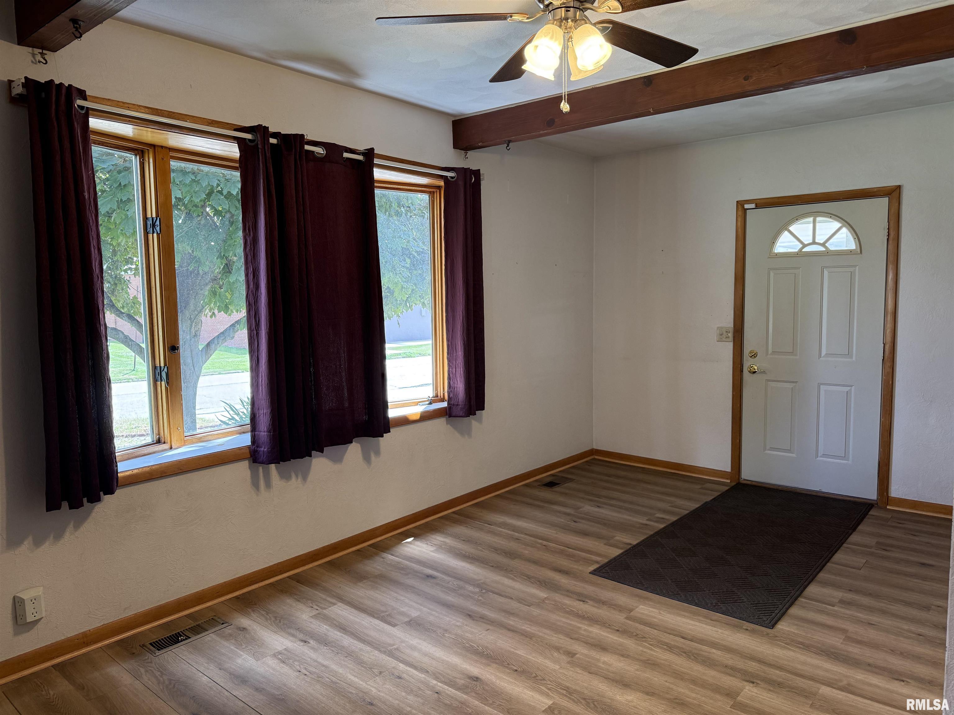 528 North Ave A Canton, IL 61520 - Photo 7 of 23