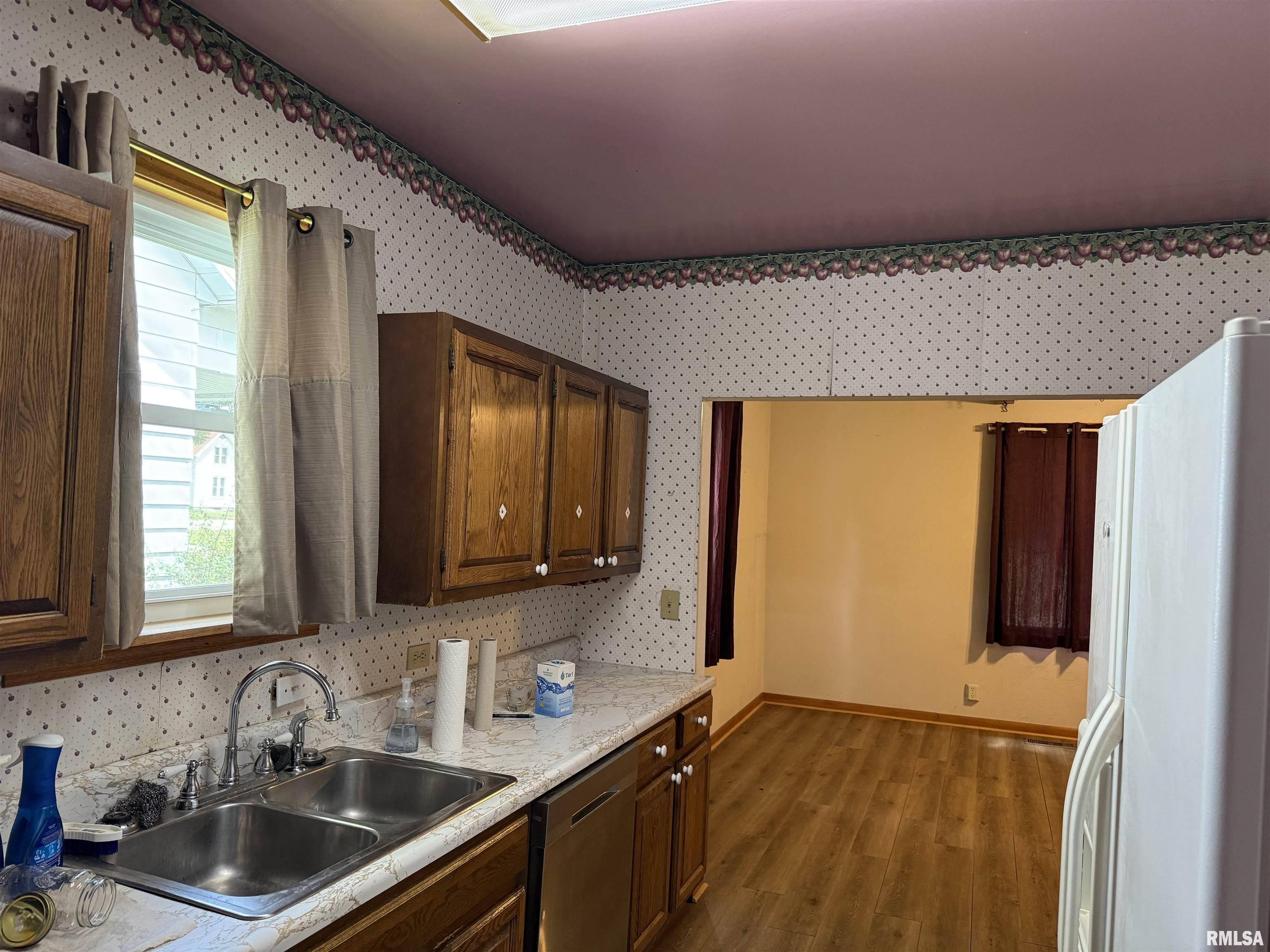 528 North Ave A Canton, IL 61520 - Photo 9 of 23