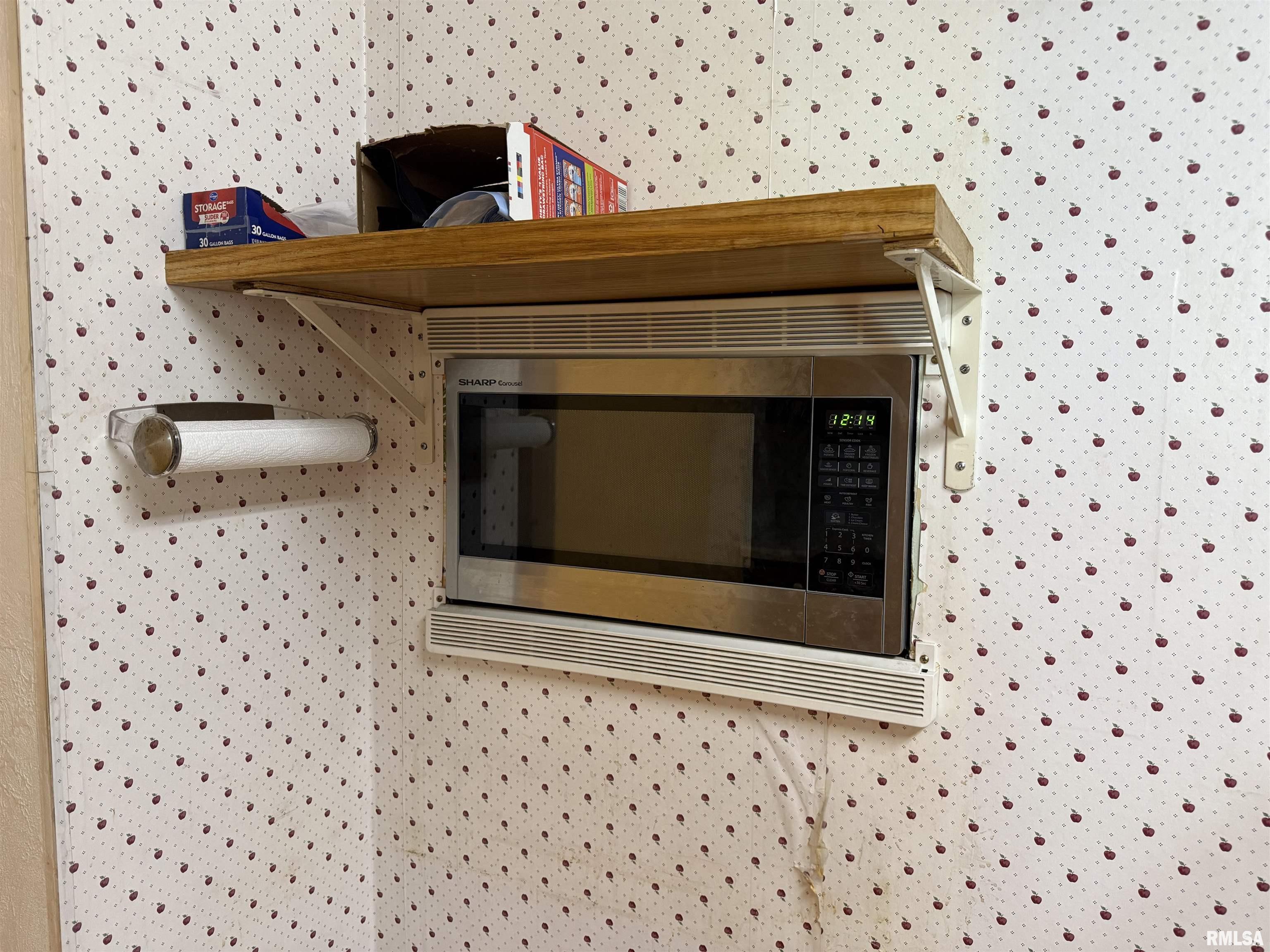 528 North Ave A Canton, IL 61520 - Photo 10 of 23