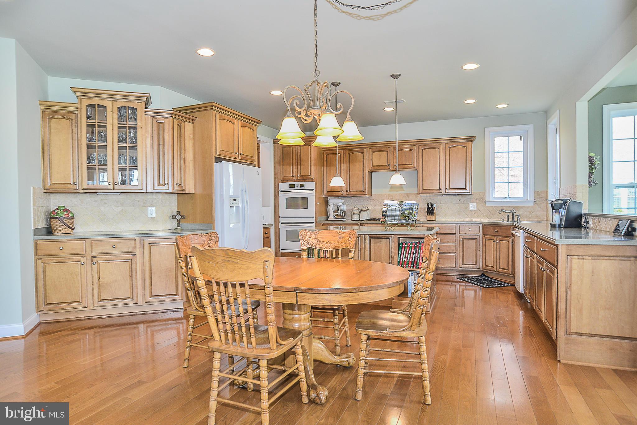 7714 Huntsman Boulevard Springfield, VA 22153 - Photo 8 of 30 Kitchen