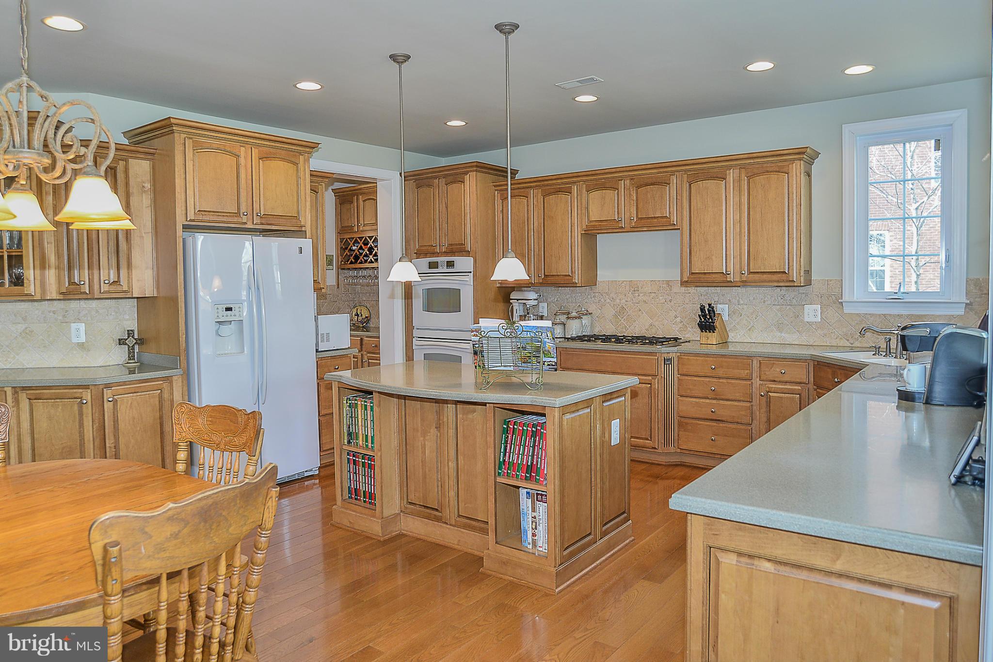 7714 Huntsman Boulevard Springfield, VA 22153 - Photo 9 of 30 Kitchen