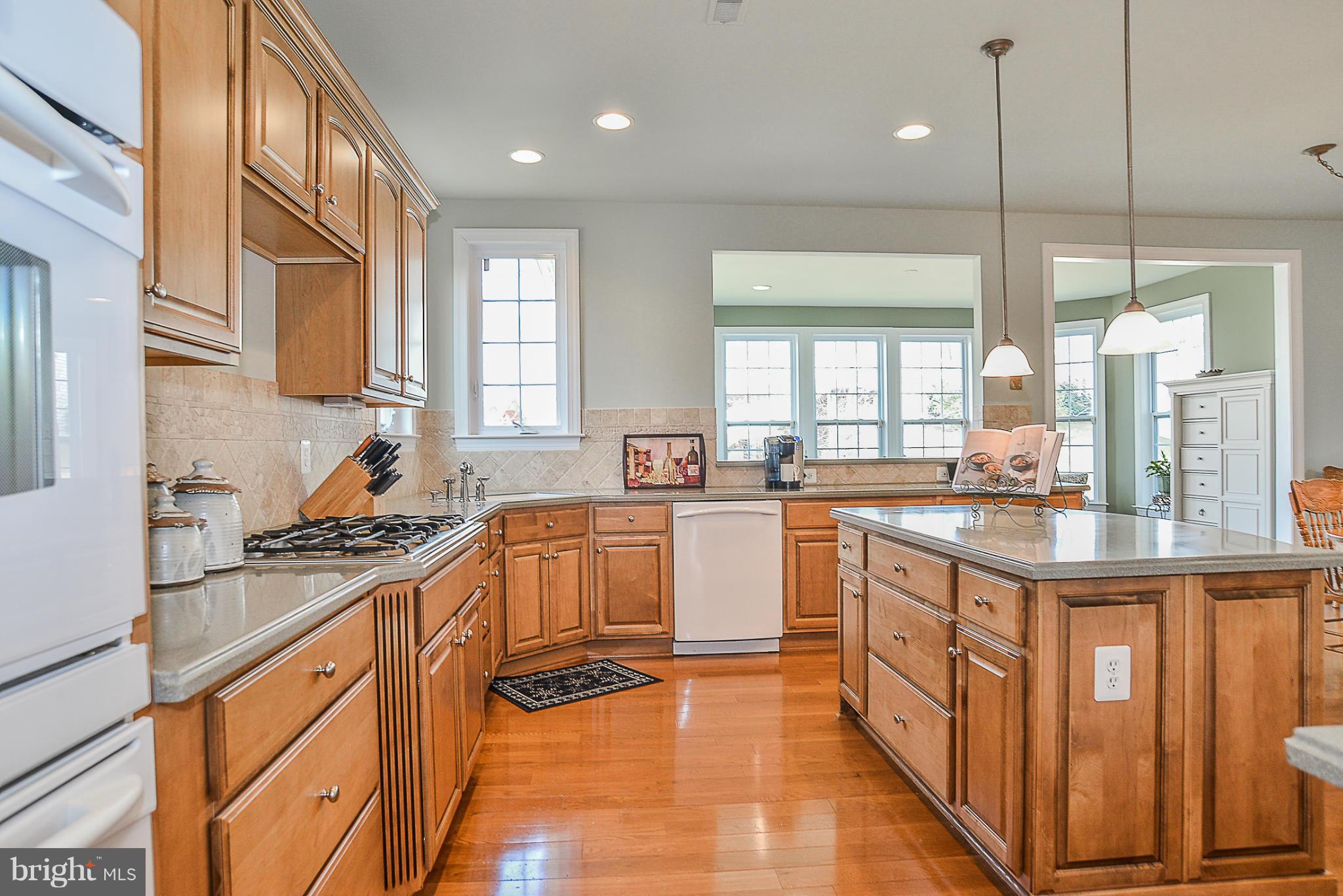 7714 Huntsman Boulevard Springfield, VA 22153 - Photo 10 of 30 Kitchen