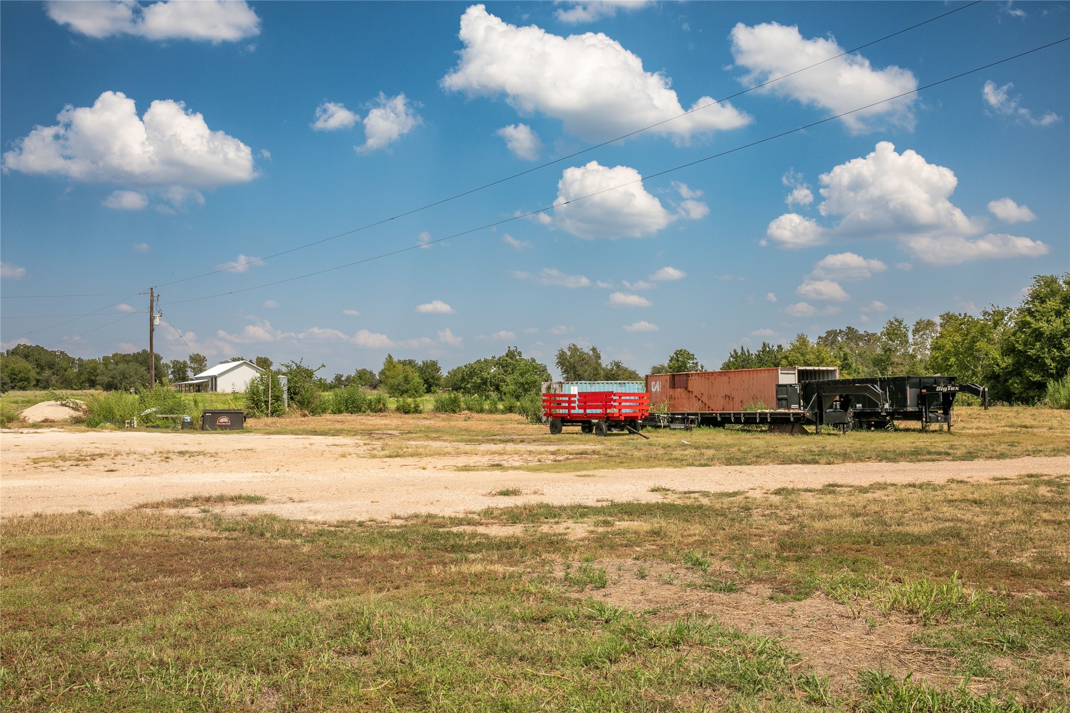 20 Red Tip Lane Brenham, TX 77833 - Photo 8 of 27 a view of an ocean and a building