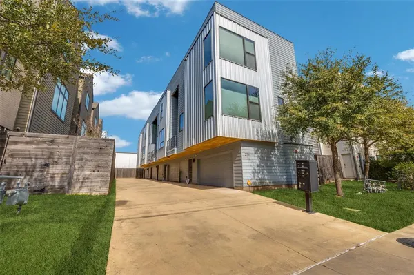 $3,100 | 2711 Kimsey Drive, Unit 103, Dallas, TX 75235