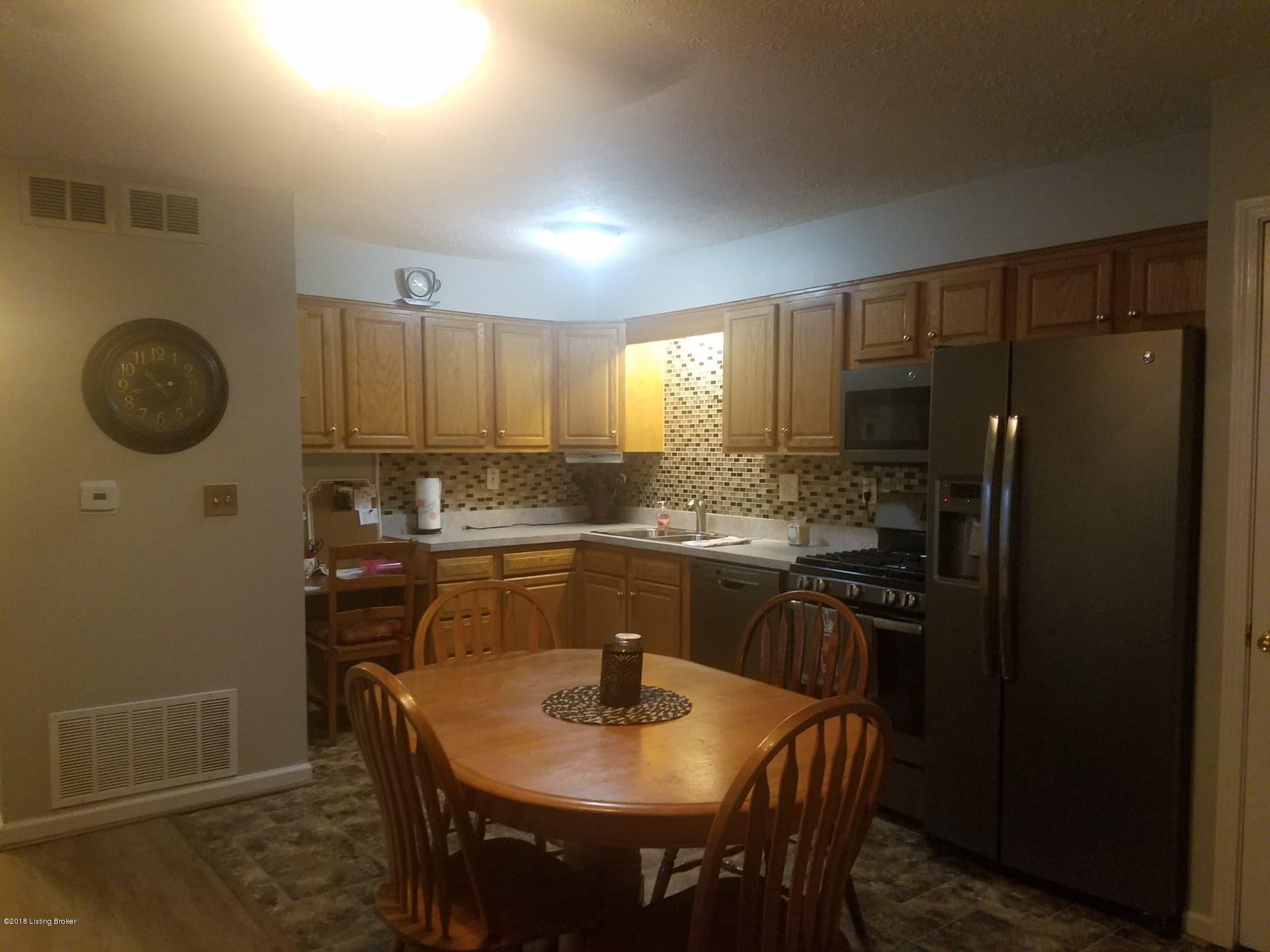 3902 Bonavant Road Louisville, KY 40219 - Photo 6 of 18 Kitchen