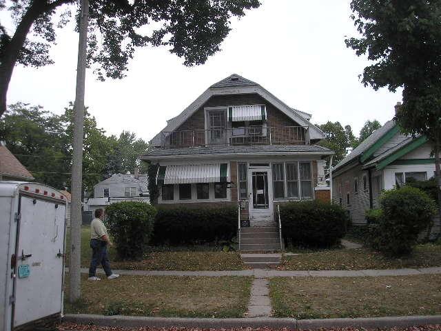 3214 West Fairmount Avenue, Unit 3214A Milwaukee, WI 53209 - Photo 1 of 1 3214 W Fairmoutn Subject Front