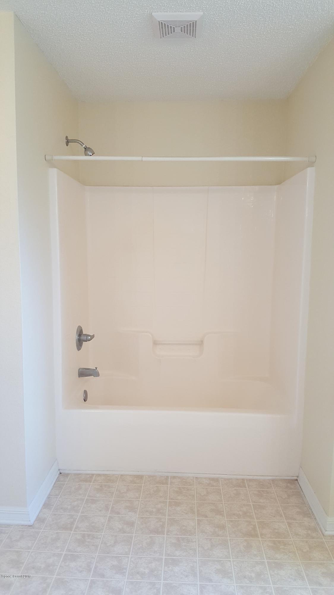 3256 Reef Road Southeast Palm Bay, FL 32909 - Photo 15 of 22 Tub with shower