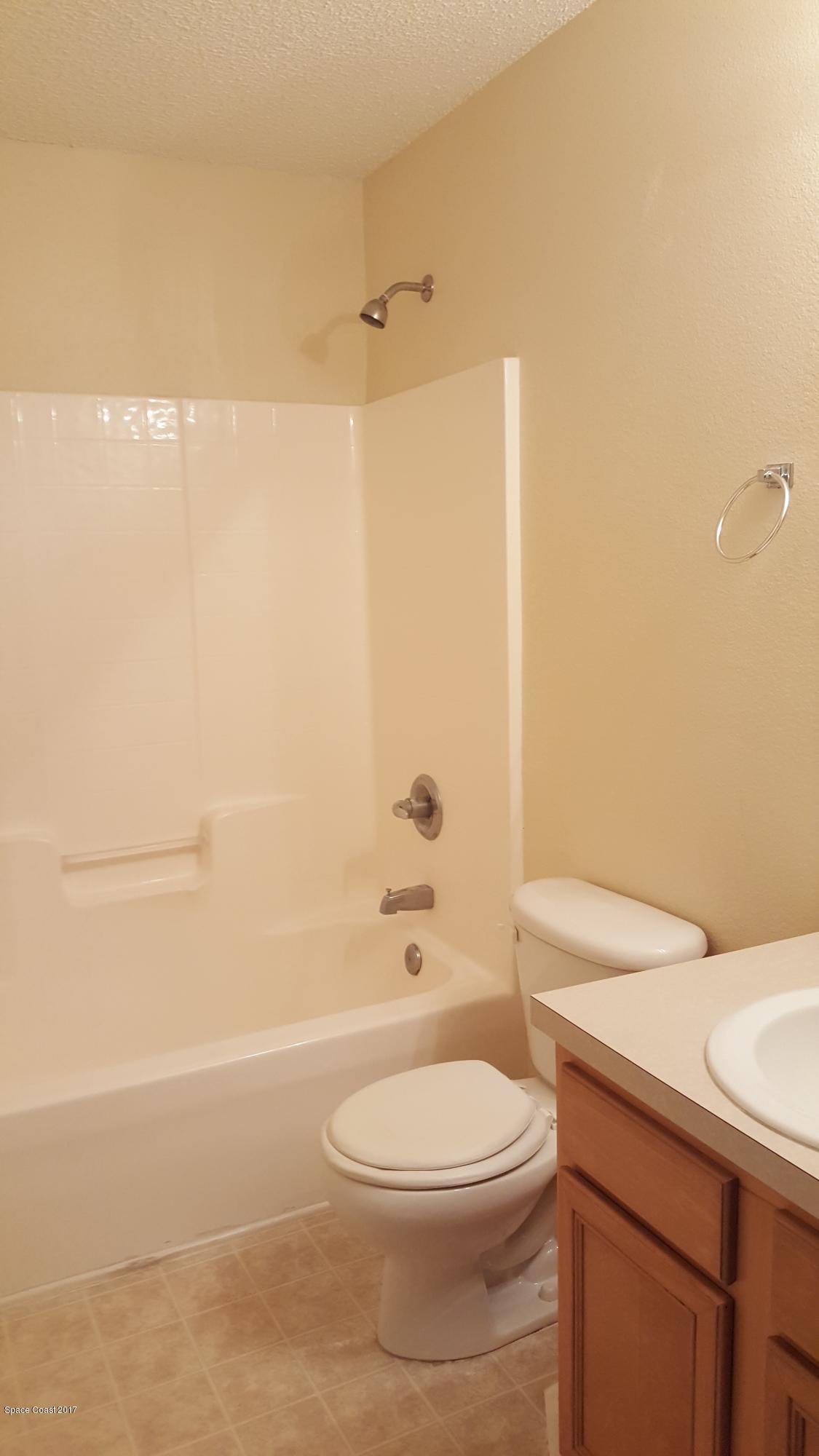 3256 Reef Road Southeast Palm Bay, FL 32909 - Photo 18 of 22 Guest Bath