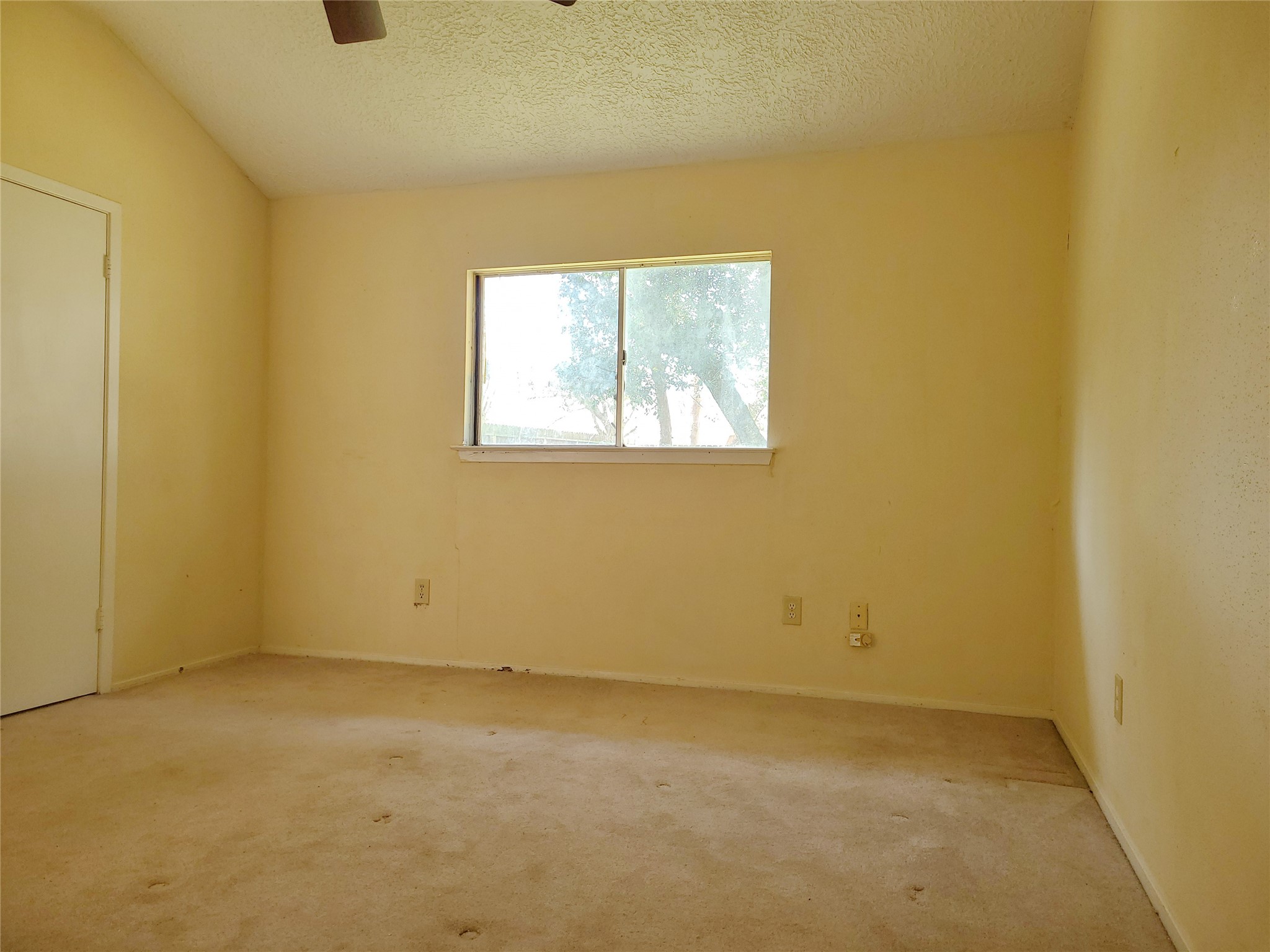 24127 Spring Towne Drive Spring, TX 77373 - Photo 14 of 20 an empty room with a window