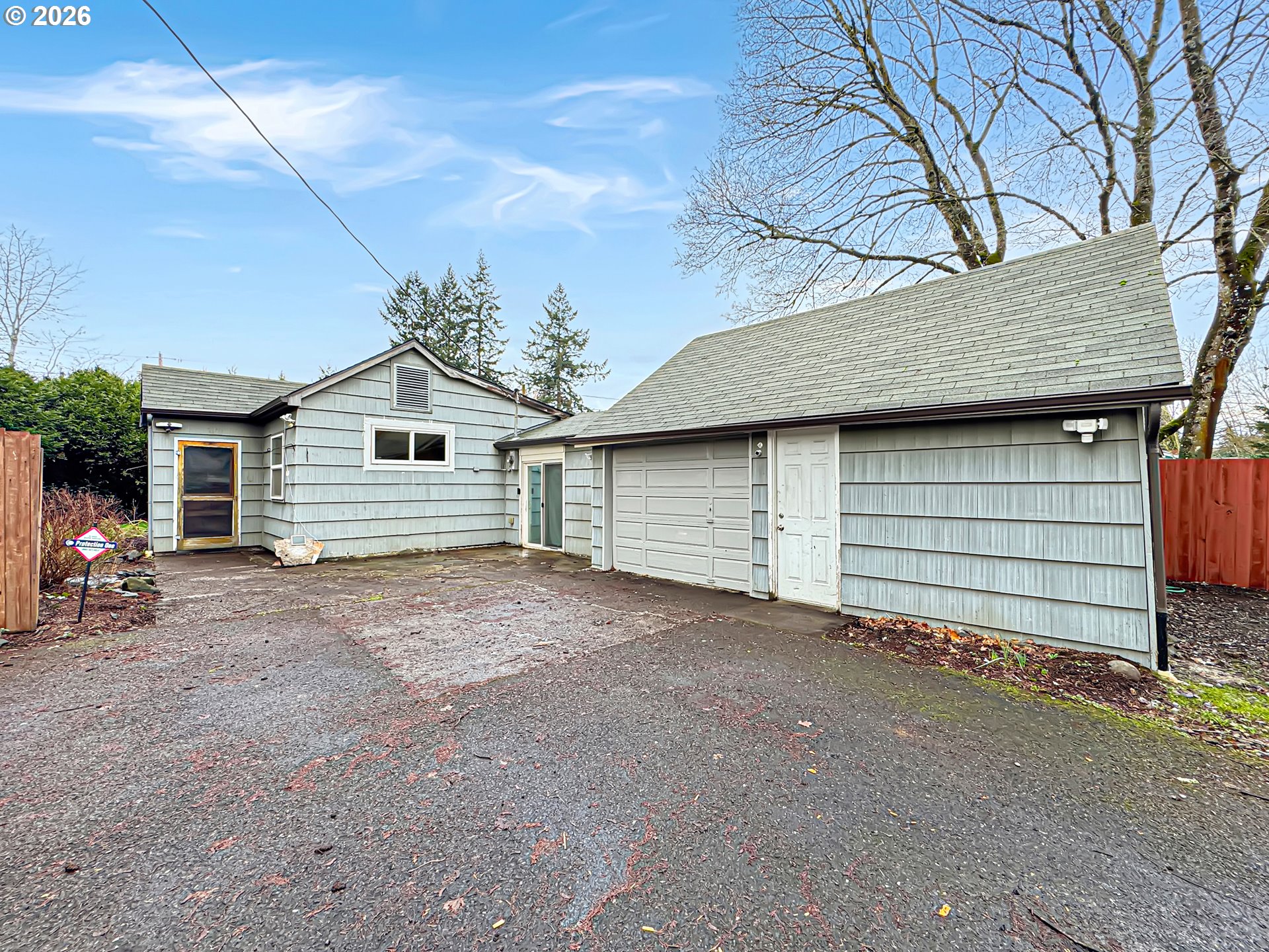 a view of a house with a backyard