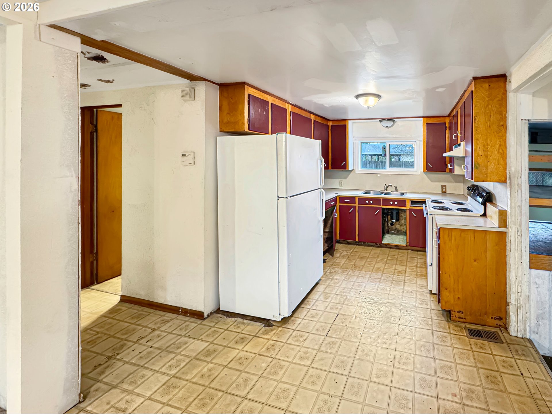 9310 Northeast Burton Road Vancouver, WA 98662 - Photo 5 of 24 a kitchen with stainless steel appliances granite countertop a refrigerator and a stove