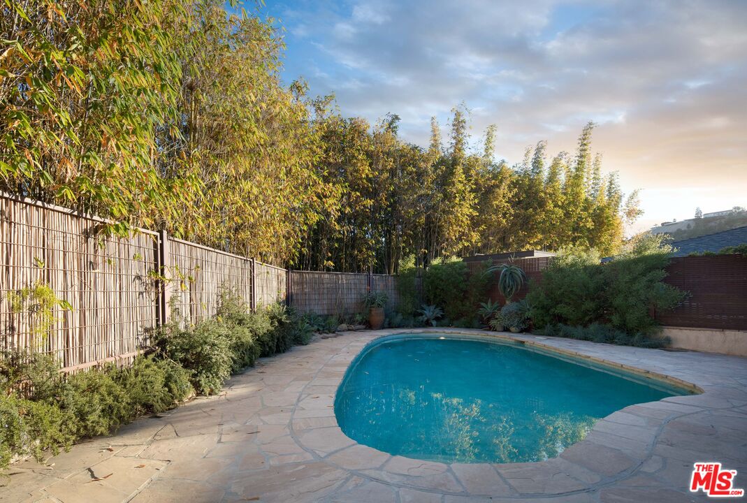 7500 Devista Drive Los Angeles, CA 90046 - Photo 4 of 43 a view of a backyard