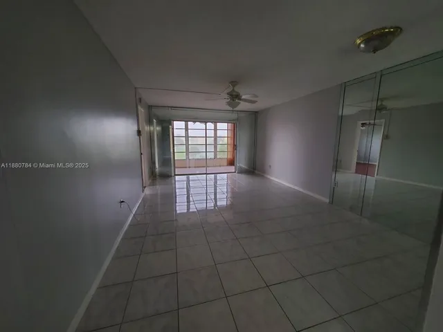 $1,550 | 8280 Sunrise Lakes Boulevard, Unit 301, Sunrise, FL 33322