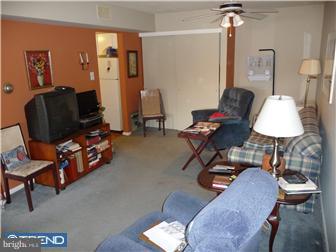 122 Bancroft Road Lansdale, PA 19446 - Photo 5 of 12 Living Room