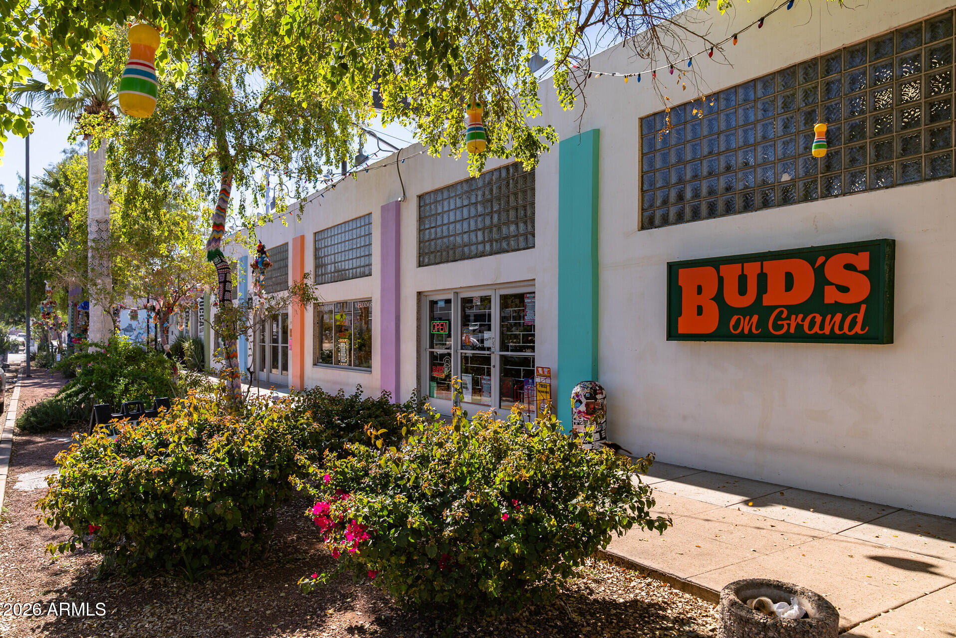 1244 West Pierce Street Phoenix, AZ 85007 - Photo 20 of 31 front view of a building