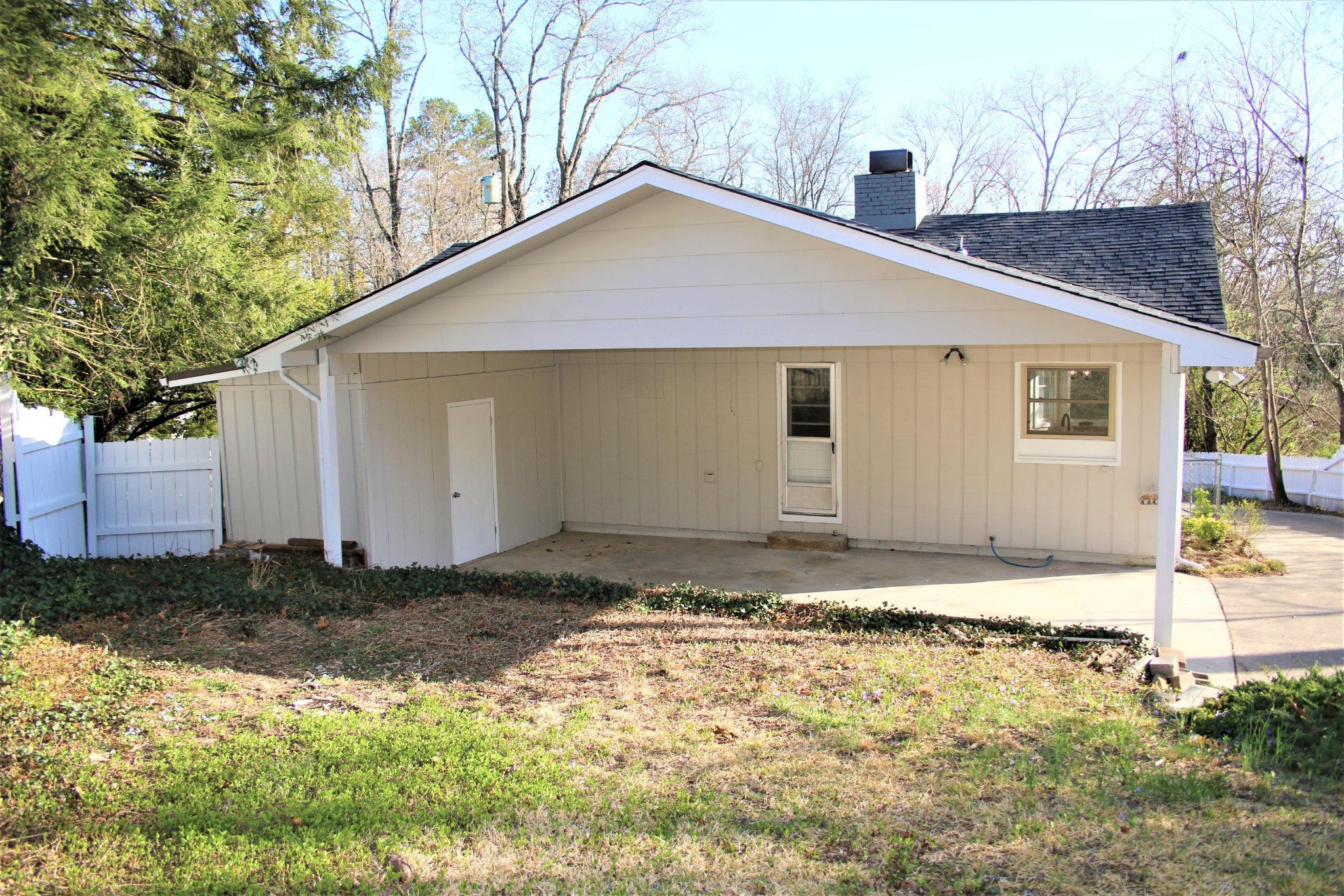 102 Nixon Road Oak Ridge, TN 37830 - Photo 5 of 10 a house with trees in the background