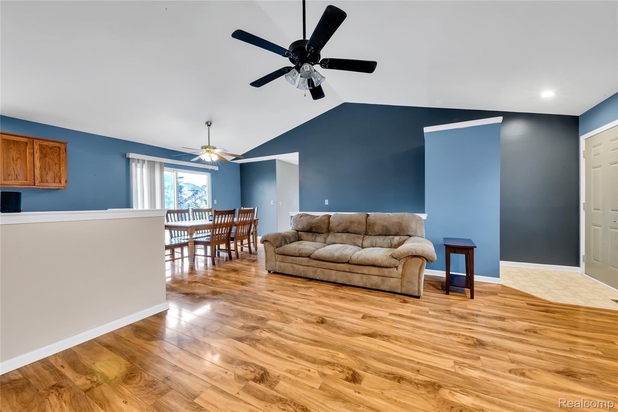 564 Range Road Marysville, MI 48040 - Photo 12 of 29 546 Range Rd - HD Drone Photography-10.jpg