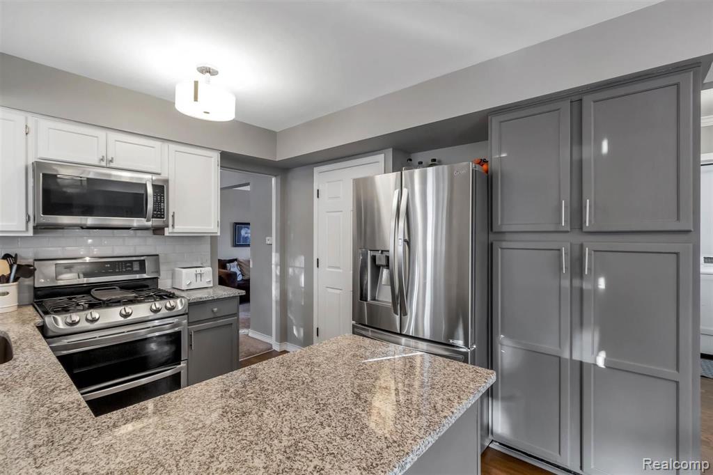 462 Whitney Drive Rochester Hills, MI 48307 - Photo 10 of 49