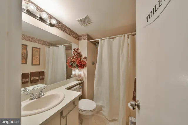 $279,900 | 1005 Valley Glen Road, Unit 237, Elkins Park, PA 19027