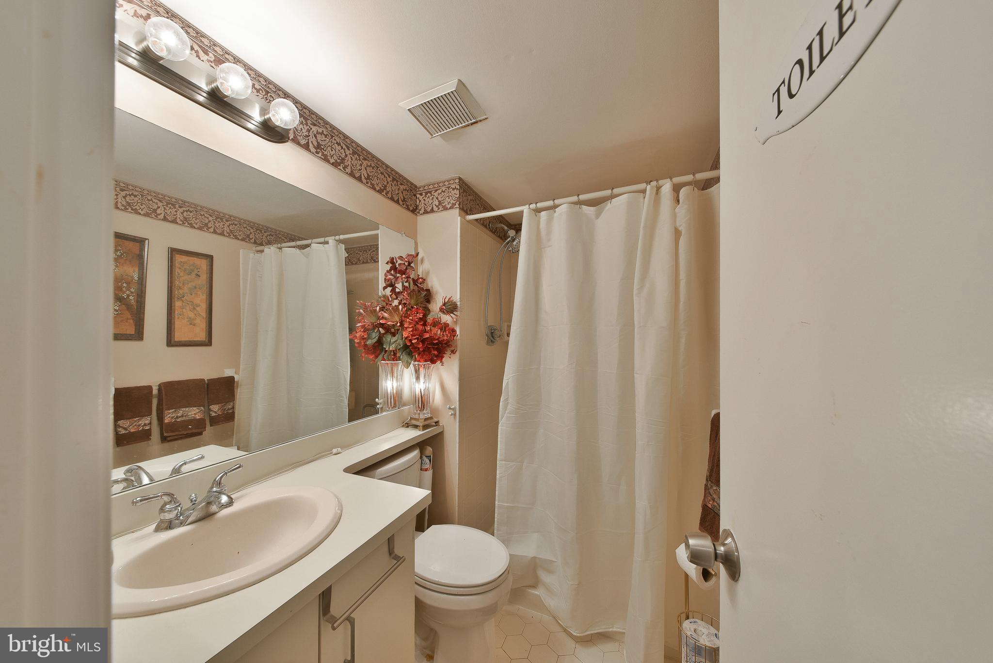 1005 Valley Glen Road, Unit 237 Elkins Park, PA 19027 - Photo 19 of 28