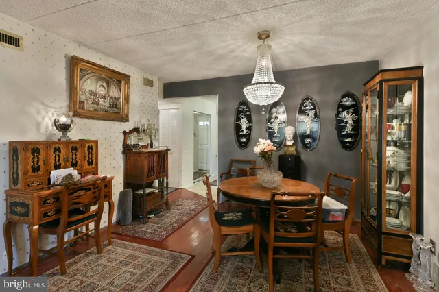 $279,900 | 1005 Valley Glen Road, Unit 237, Elkins Park, PA 19027