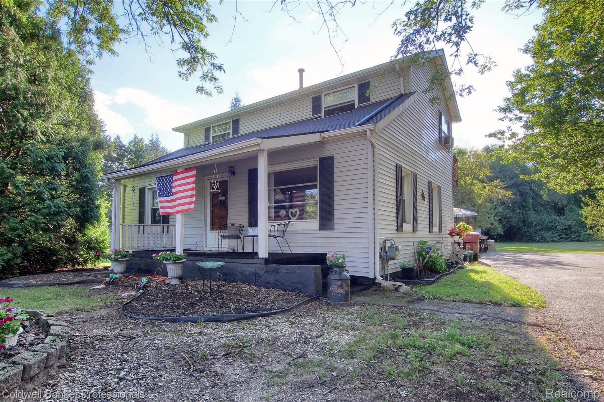 13646 Hoeft Road Belleville, MI 48111 - Photo 1 of 34 1-Front.jpg