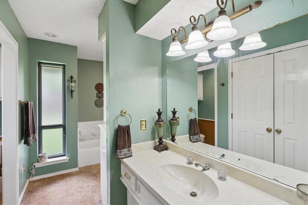 1401 Clover Hill Road Mansfield, TX 76063 - Photo 18 of 25