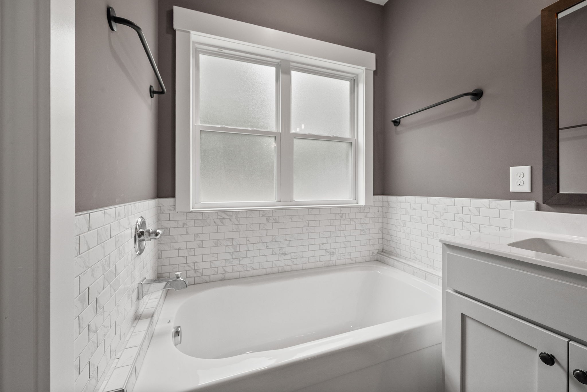 1895 Highway 13 Cunningham, TN 37052 - Photo 17 of 33 a white bath tub sitting next to a window