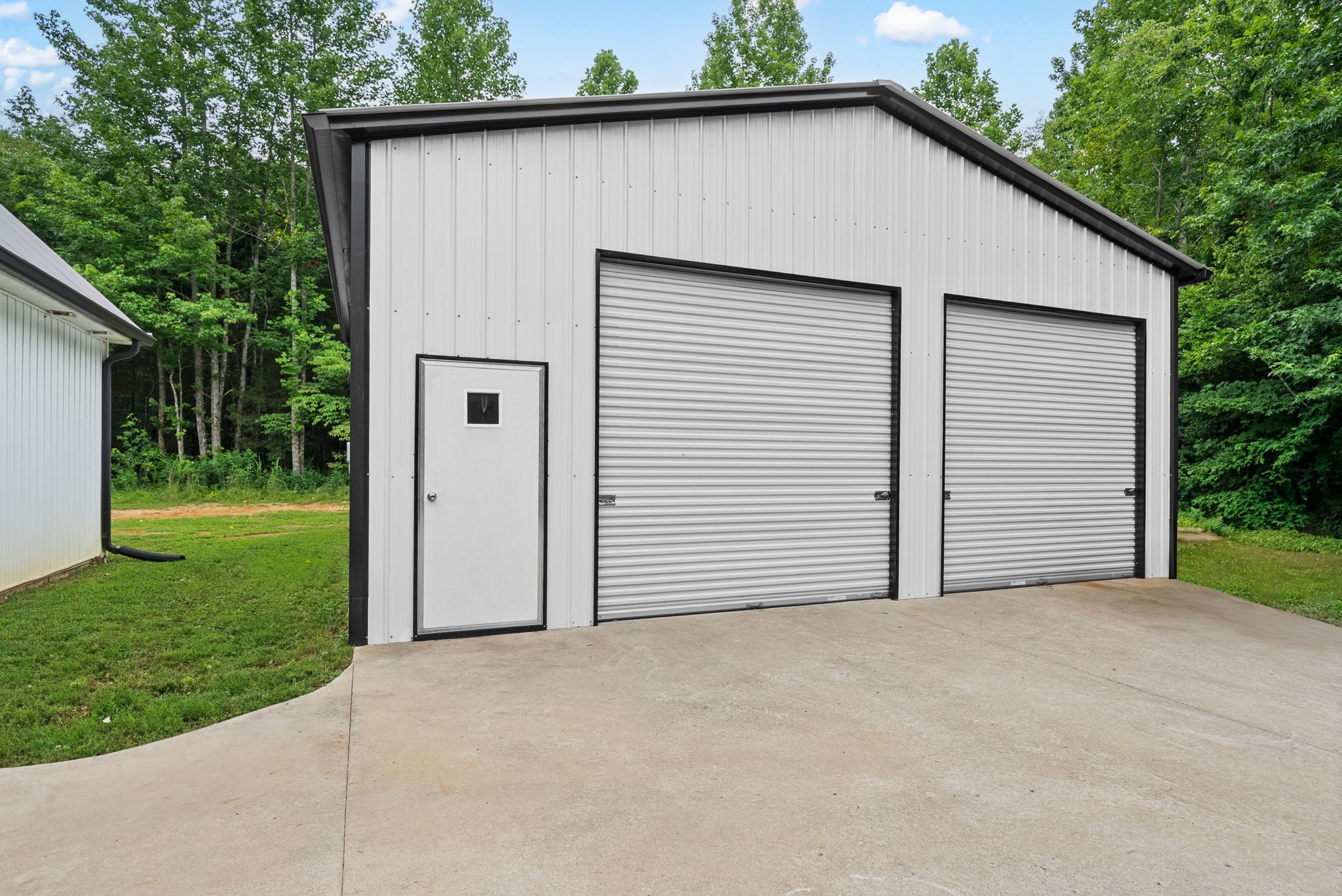 1895 Highway 13 Cunningham, TN 37052 - Photo 4 of 33 a view of a house with backyard and garden
