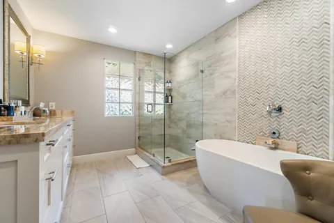 $1,200,000 | 10 Bentwood Road, Palm Beach Gardens, FL 33418