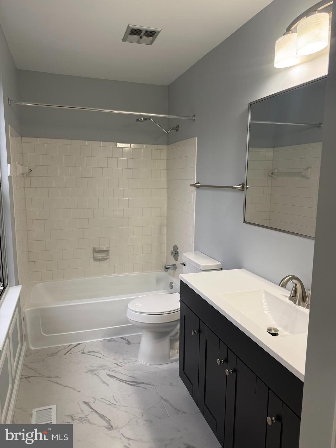 12318 Valley High Road Herndon, VA 20170 - Photo 5 of 8 Hallway Bath