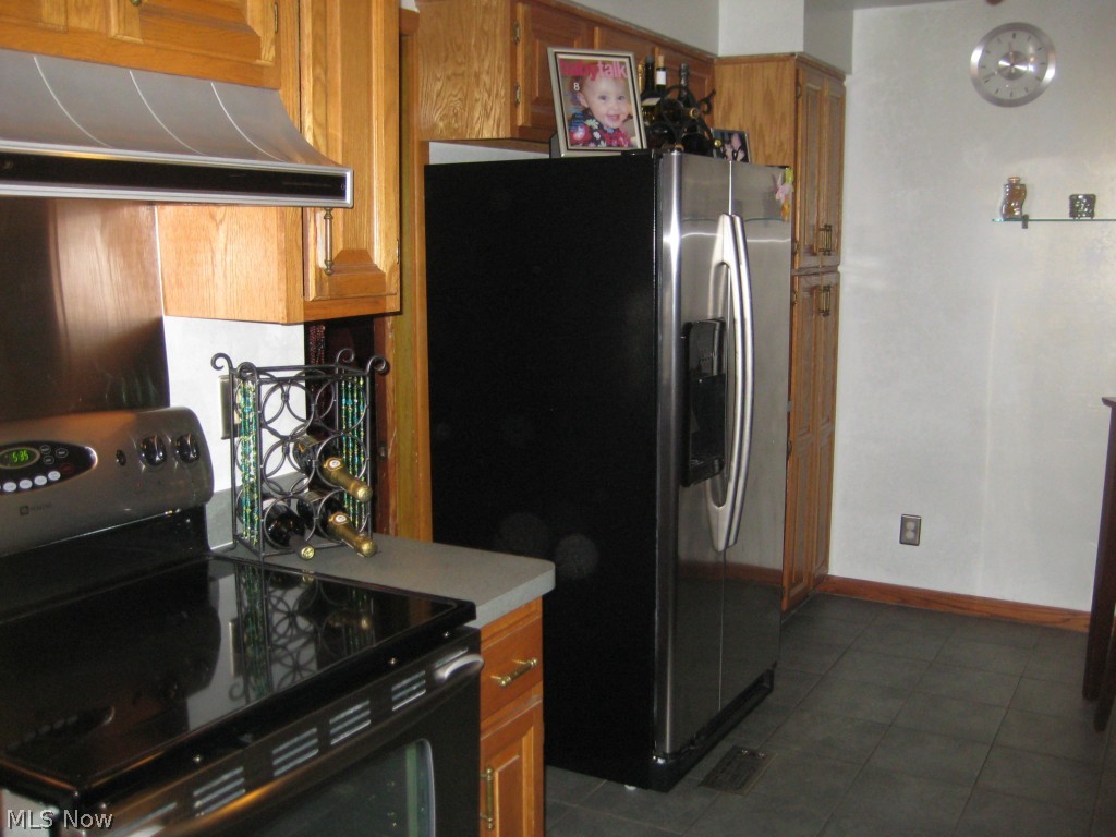 8526 West Moreland Road Cleveland, OH 44129 - Photo 7 of 24 Gallery Image 7