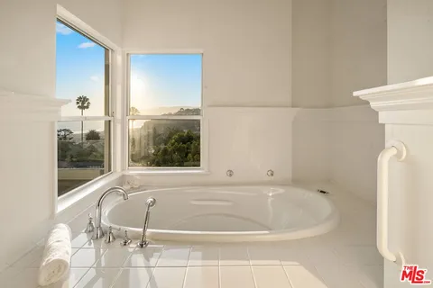 $5,995,000 | 143 Ocean Ave Extension, Santa Monica, CA 90402