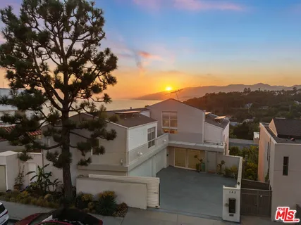 $5,995,000 | 143 Ocean Ave Extension, Santa Monica, CA 90402